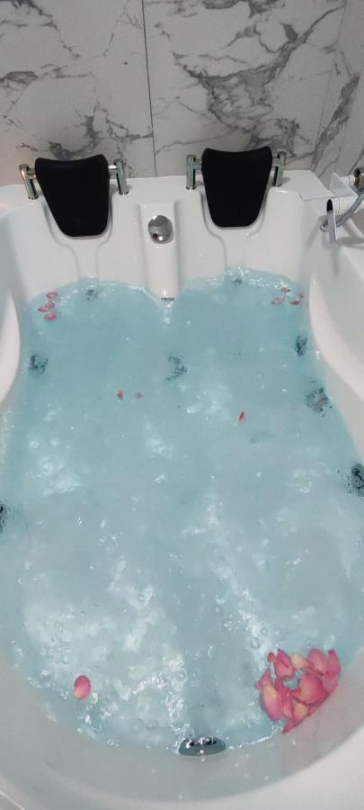 Appartement Jacuzzi Belle View Sinaia-Free Parking Extérieur photo