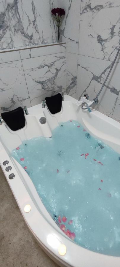 Appartement Jacuzzi Belle View Sinaia-Free Parking Extérieur photo