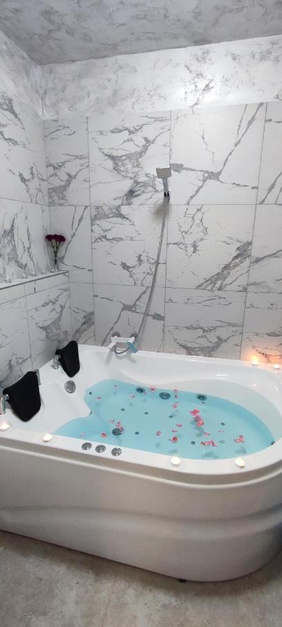 Appartement Jacuzzi Belle View Sinaia-Free Parking Extérieur photo