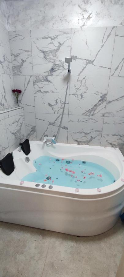 Appartement Jacuzzi Belle View Sinaia-Free Parking Extérieur photo